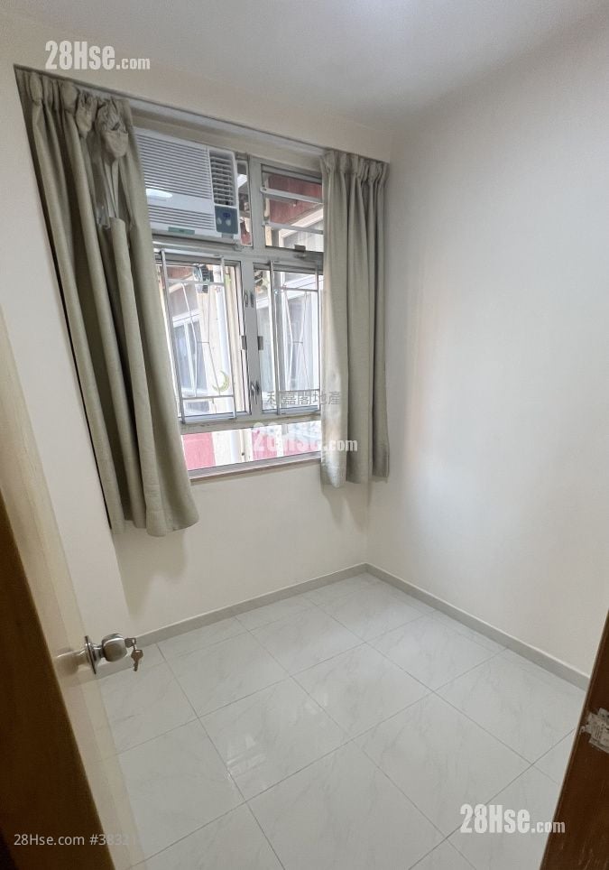 Wang Kwong Building Sell 3 Bedrooms , 1 Bathroom 386 ft²