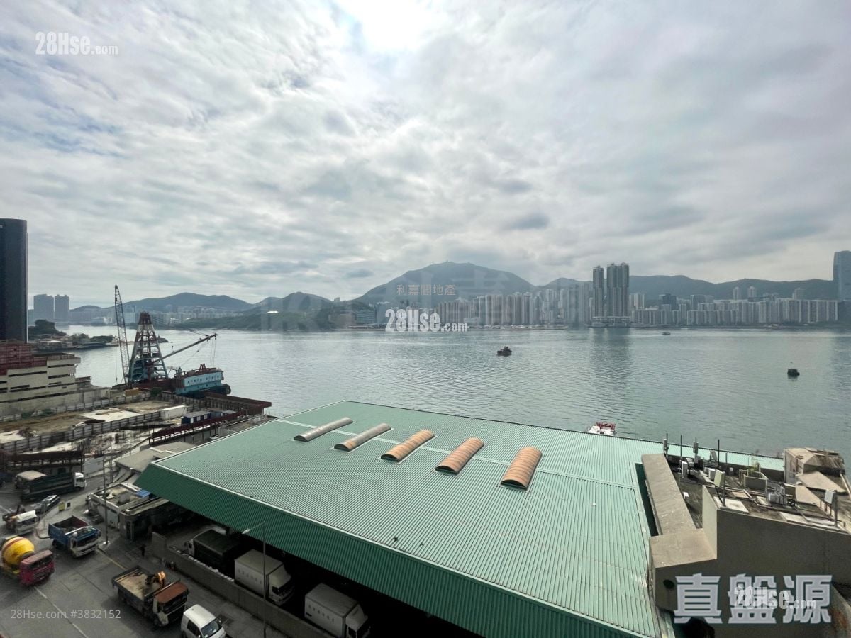 The Coast Line Sell 718 ft²