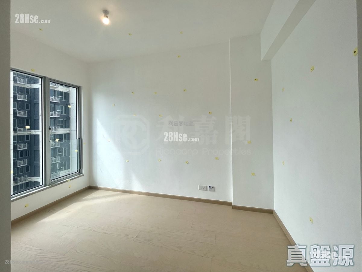 The Coast Line Sell 718 ft²