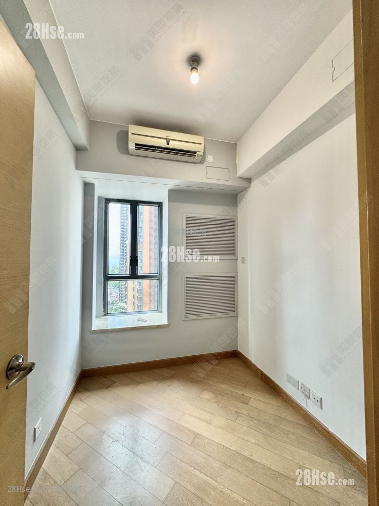 Yoho Midtown Rental 2 Bedrooms , 1 Bathroom 443 ft²