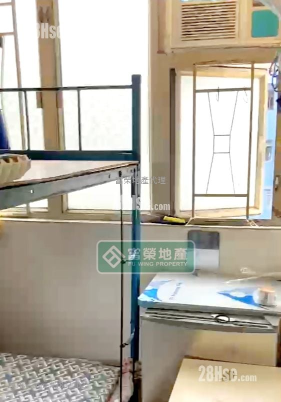 興隆大樓 售盤 4 房 , 2 浴室 560 平方呎