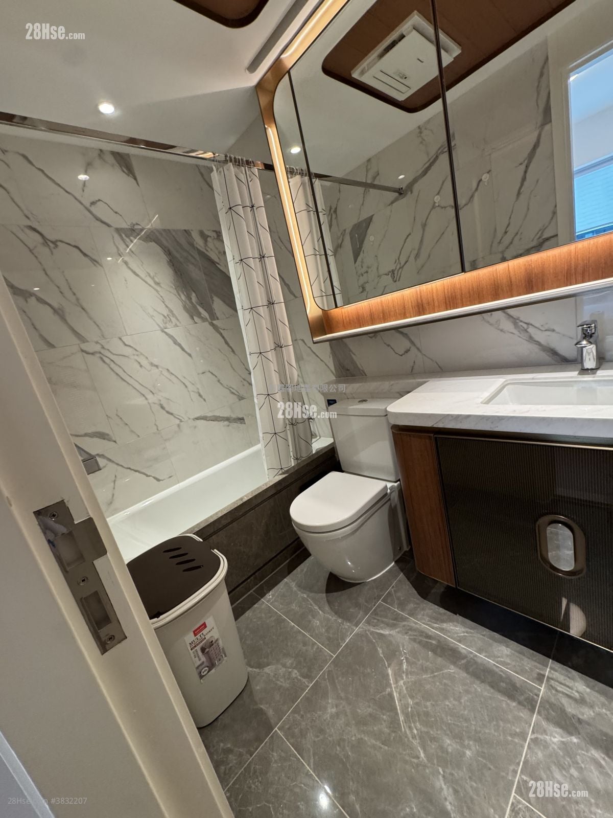 Monaco One Sell 3 Bedrooms , 2 Bathrooms 728 ft²