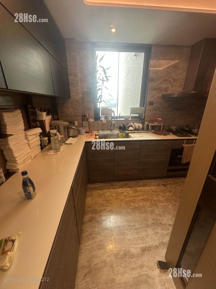 Lp10 Sell 4 Bedrooms , 2 Bathrooms 1,203 ft²