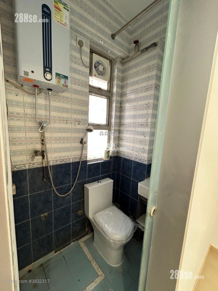Siu Nin Building Rental Studio , 1 Bathroom 161 ft²
