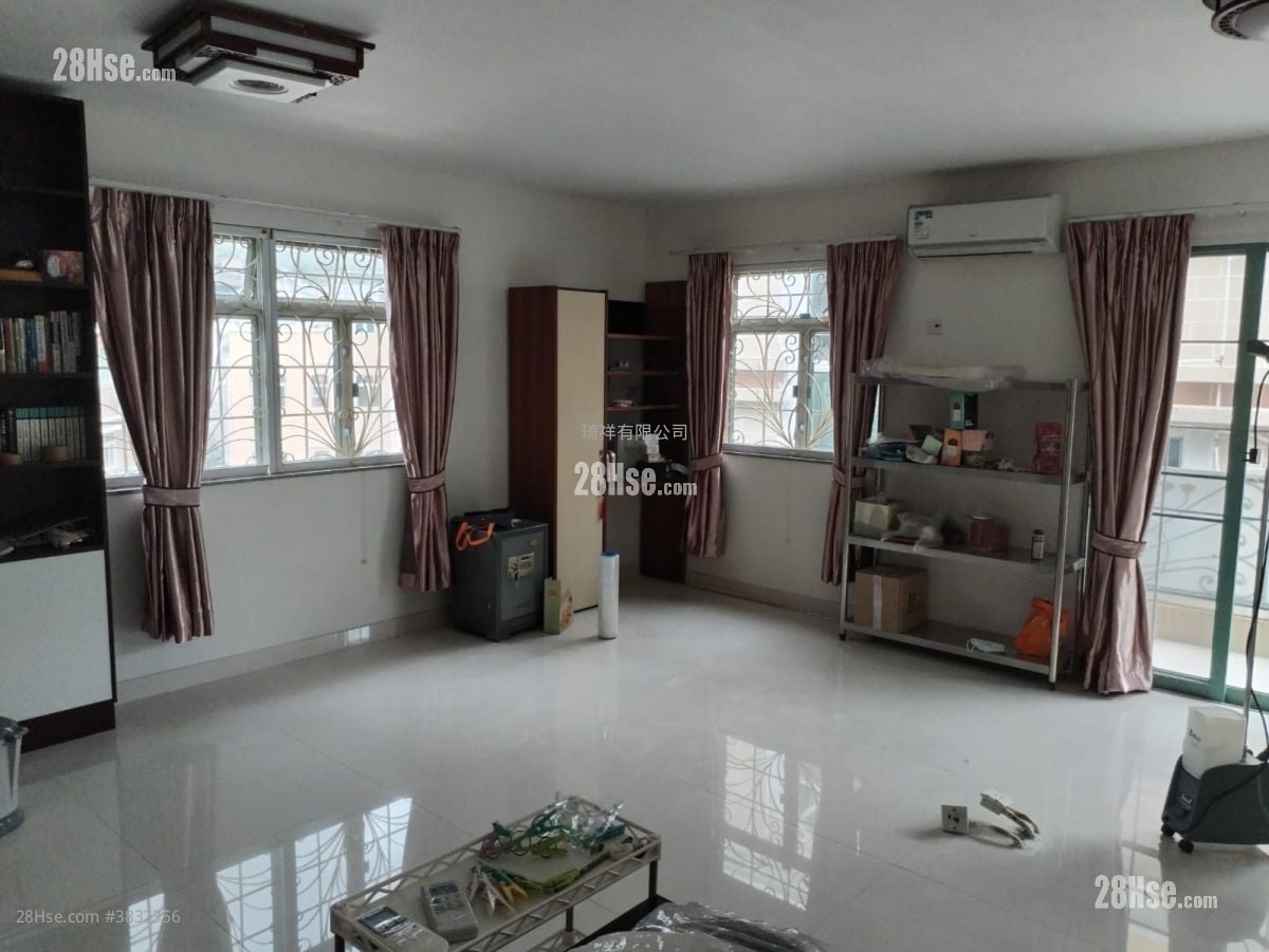 Village Sell 4 Bedrooms , 3 Bathrooms 2,100 ft²