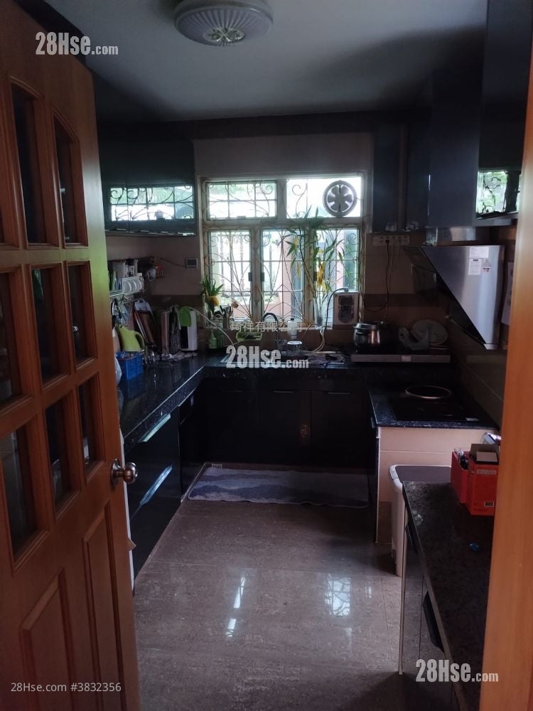 Village Sell 4 Bedrooms , 3 Bathrooms 2,100 ft²