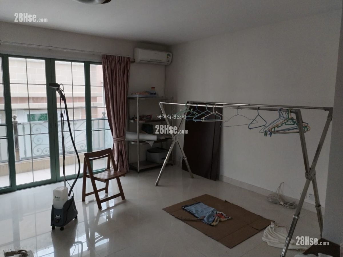 Village Sell 4 Bedrooms , 3 Bathrooms 2,100 ft²
