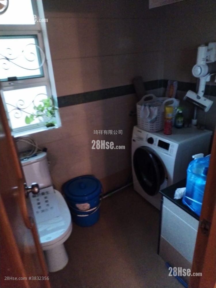 Village Sell 4 Bedrooms , 3 Bathrooms 2,100 ft²