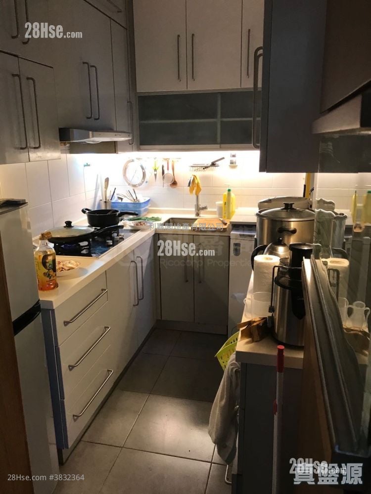 Kornhill Sell 3 Bedrooms , 2 Bathrooms 685 ft²