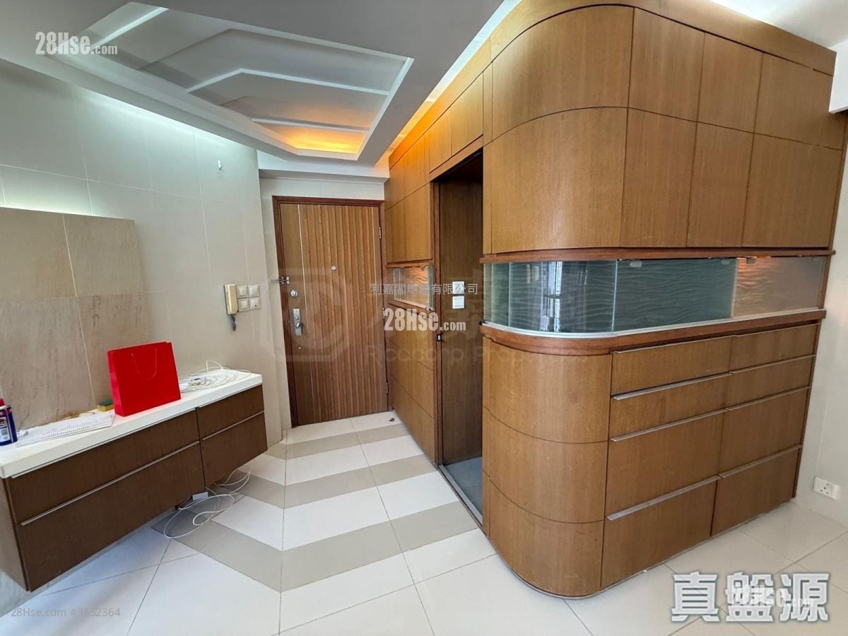 Kornhill Sell 3 Bedrooms , 2 Bathrooms 685 ft²