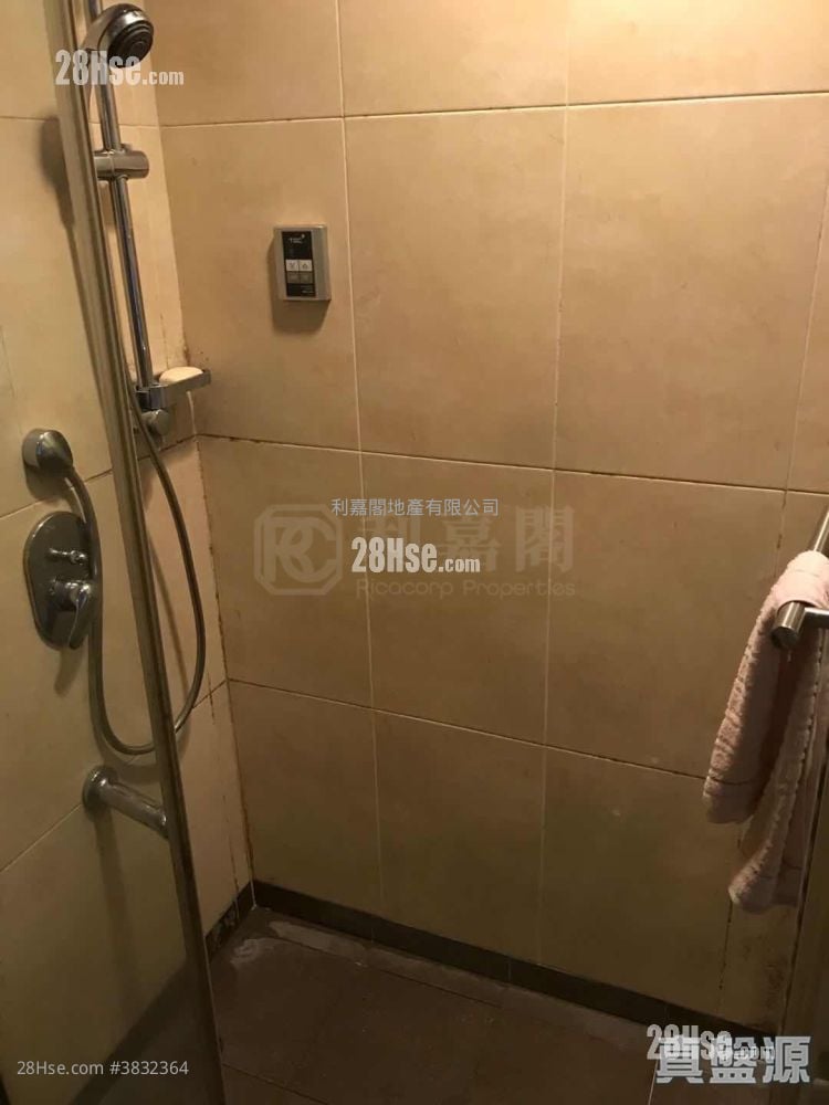 Kornhill Sell 3 Bedrooms , 2 Bathrooms 685 ft²