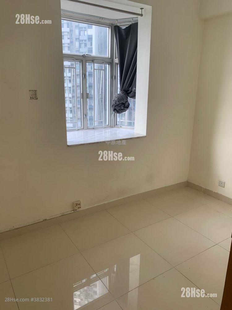 Kwai Fong Terrace Sell 3 Bedrooms , 1 Bathroom 473 ft²