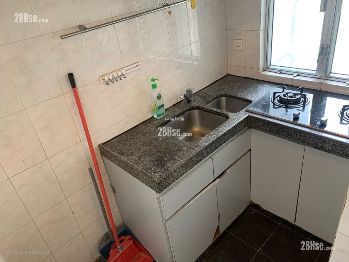 Kwai Fong Terrace Sell 3 Bedrooms , 1 Bathroom 473 ft²