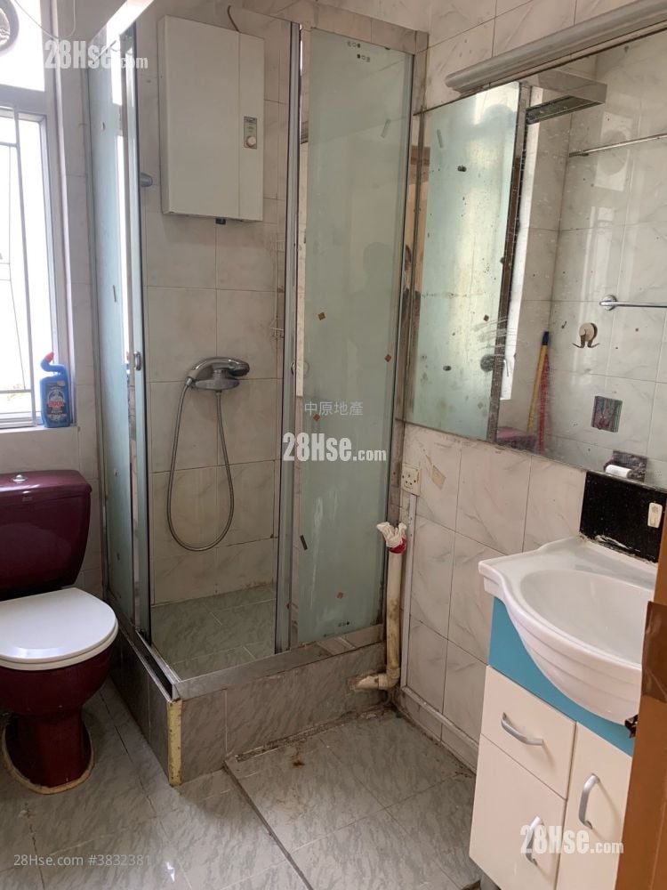 Kwai Fong Terrace Sell 3 Bedrooms , 1 Bathroom 473 ft²