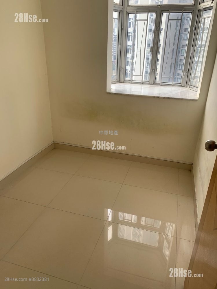 Kwai Fong Terrace Sell 3 Bedrooms , 1 Bathroom 473 ft²