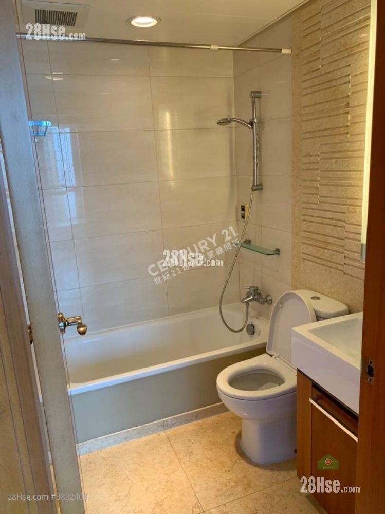 bathroom: Lake Silver Rental 2 Bedrooms 541 ft²