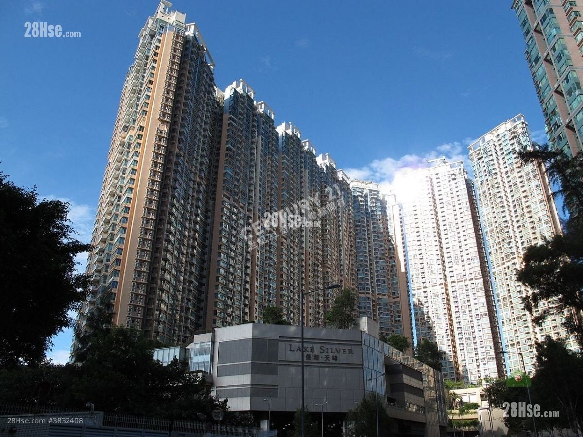 building outlook: Lake Silver Rental 2 Bedrooms 541 ft²