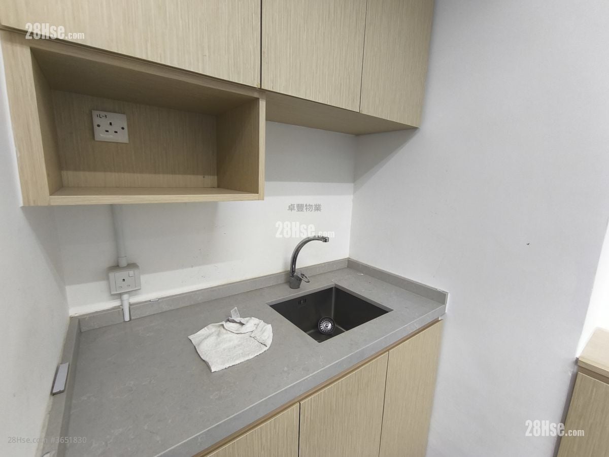 Peninsula Tower Rental 5+ Bedrooms 2,000 ft²