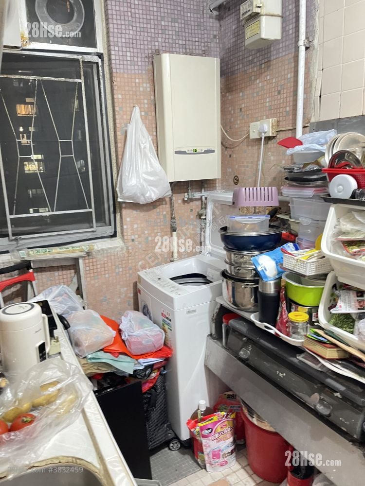 Kam Lung Court Sell 2 Bedrooms , 1 Bathroom 401 ft²