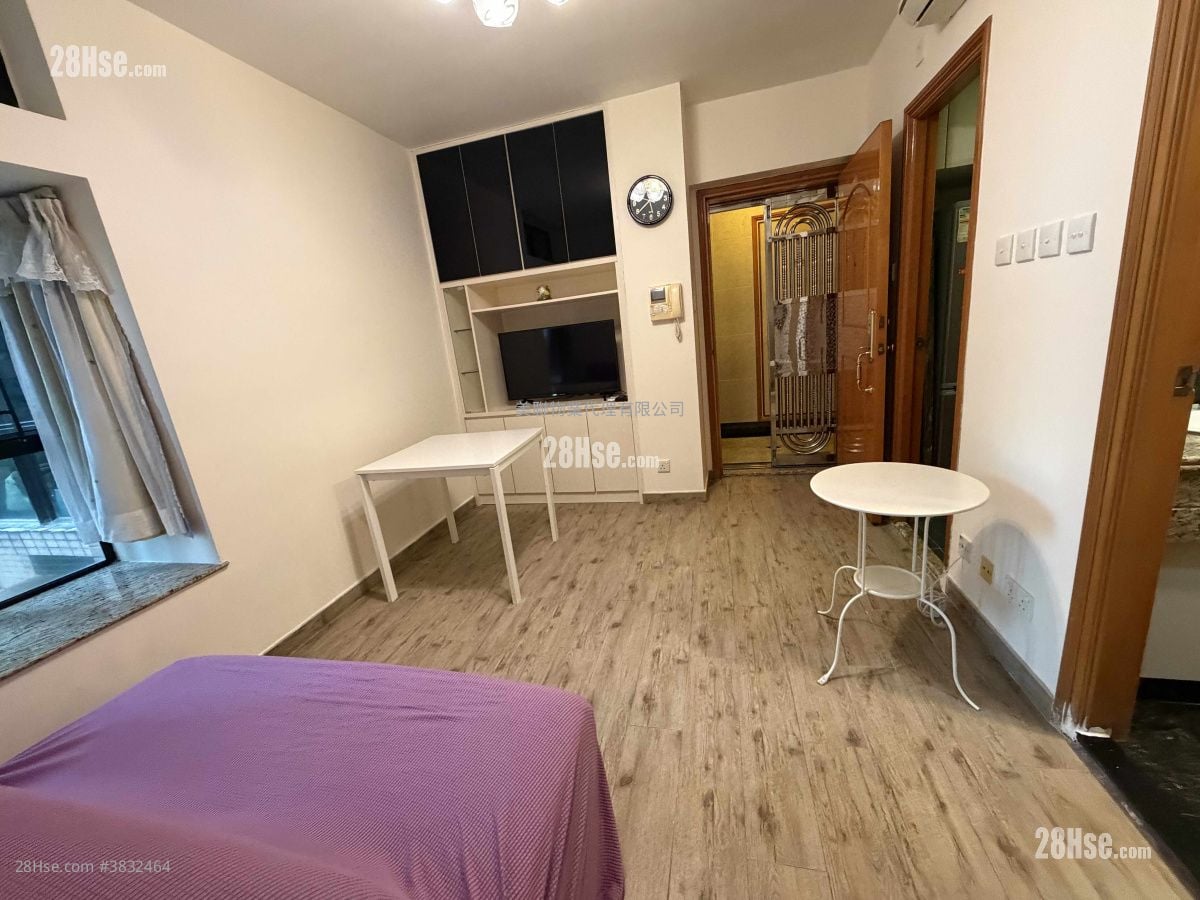 Nan Fung Plaza Rental 2 Bedrooms , 1 Bathroom 375 ft²