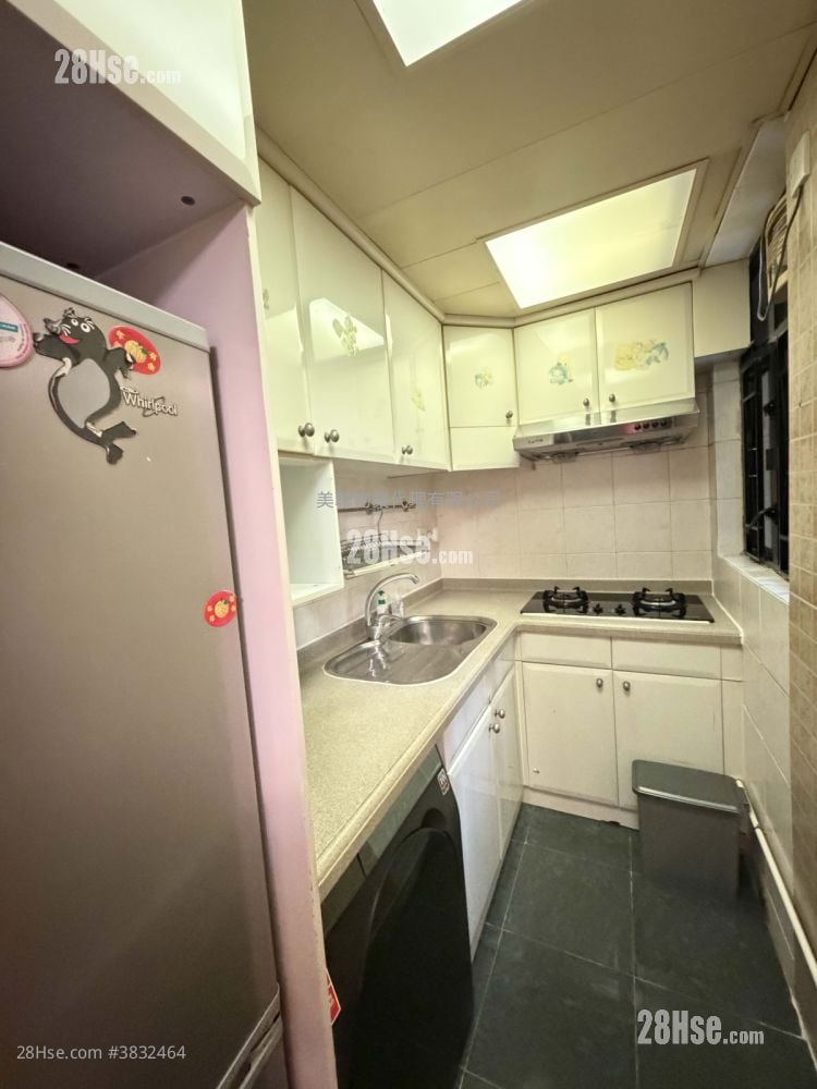 Nan Fung Plaza Rental 2 Bedrooms , 1 Bathroom 375 ft²