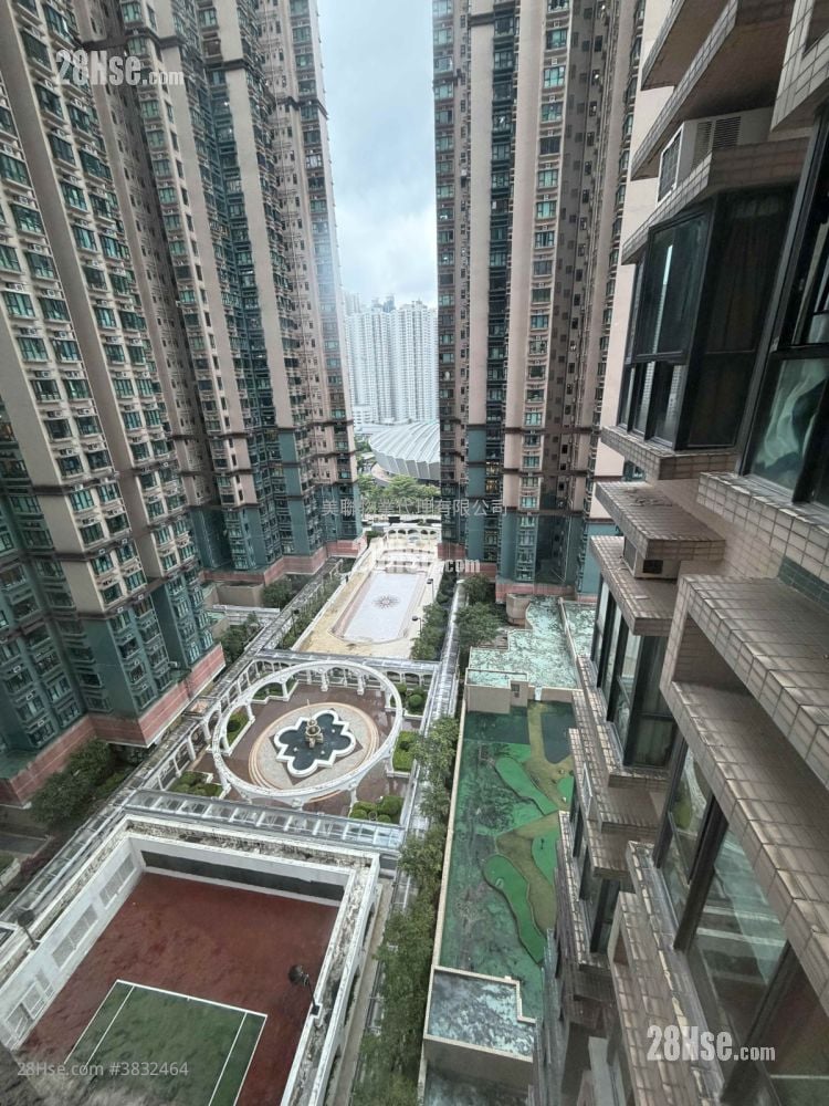 Nan Fung Plaza Rental 2 Bedrooms , 1 Bathroom 375 ft²