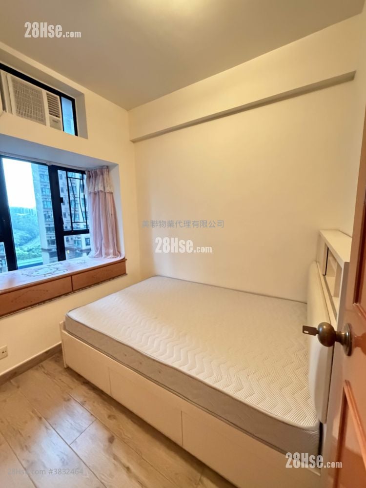 Nan Fung Plaza Rental 2 Bedrooms , 1 Bathroom 375 ft²