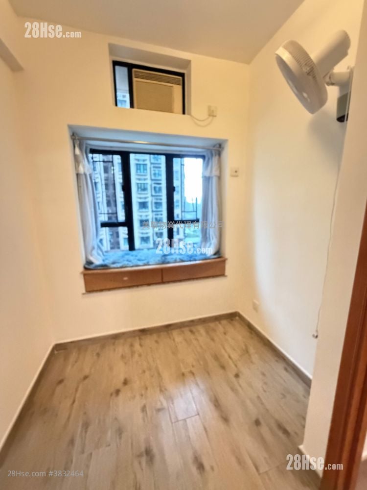 Nan Fung Plaza Rental 2 Bedrooms , 1 Bathroom 375 ft²
