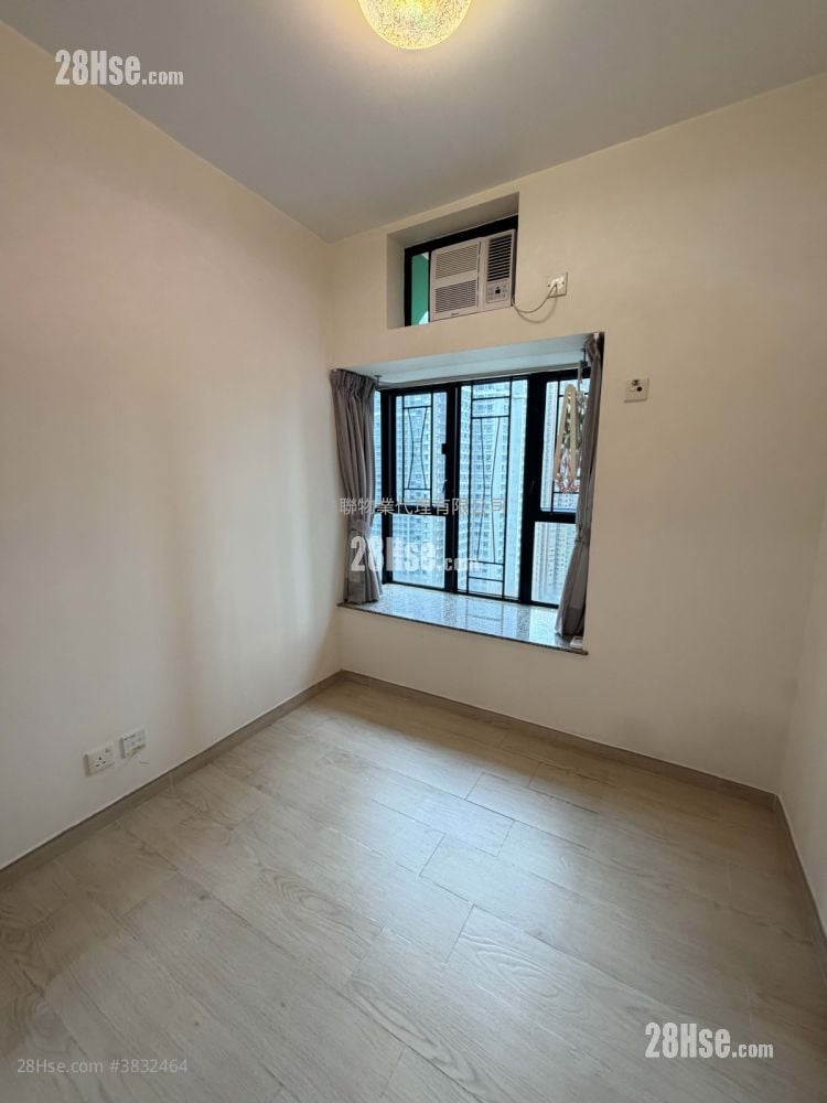 Nan Fung Plaza Rental 2 Bedrooms , 1 Bathroom 375 ft²