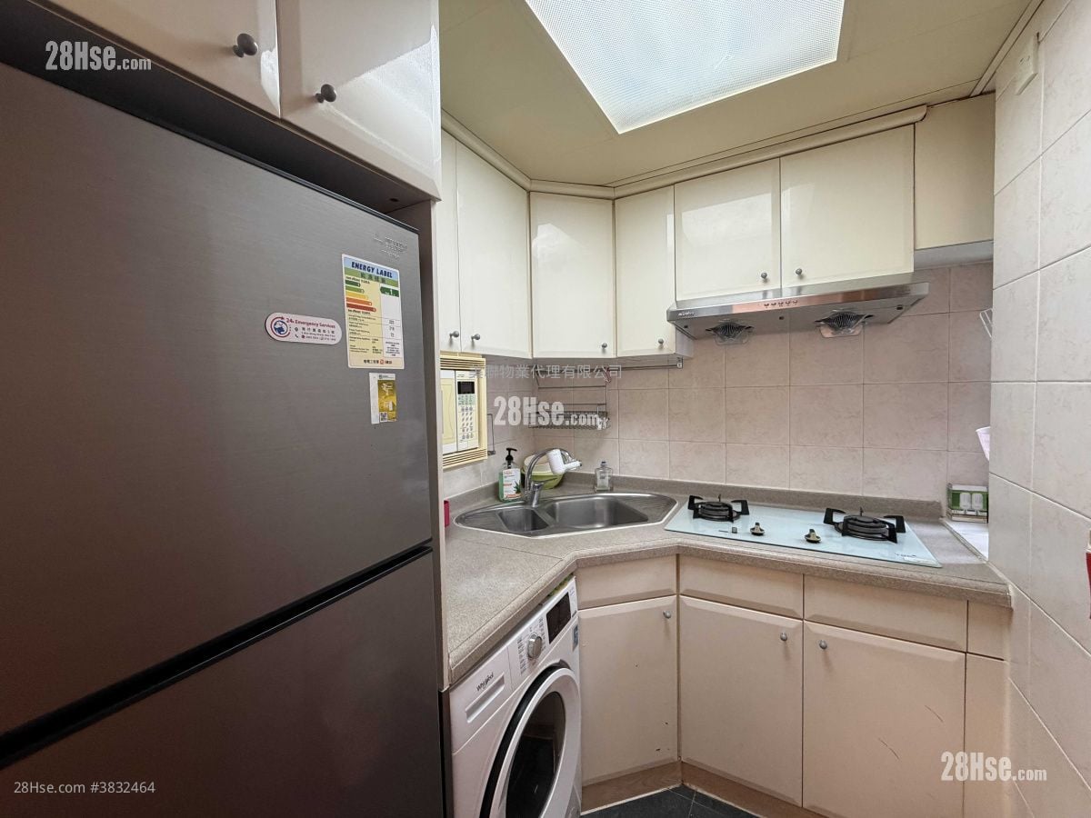Nan Fung Plaza Rental 2 Bedrooms , 1 Bathroom 375 ft²
