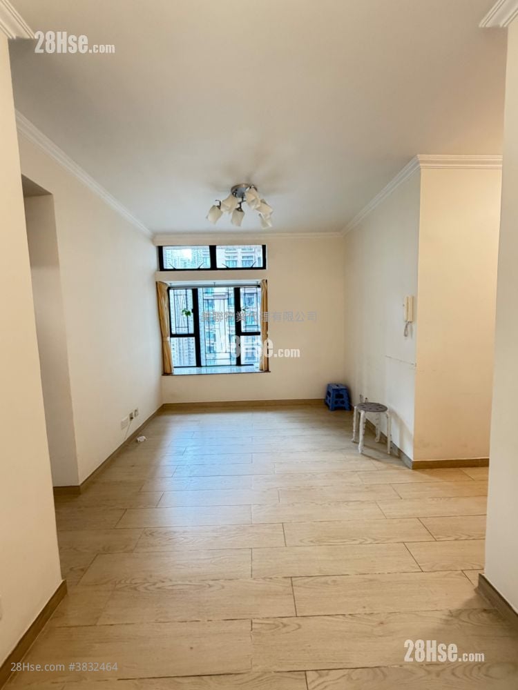Nan Fung Plaza Rental 2 Bedrooms , 1 Bathroom 375 ft²