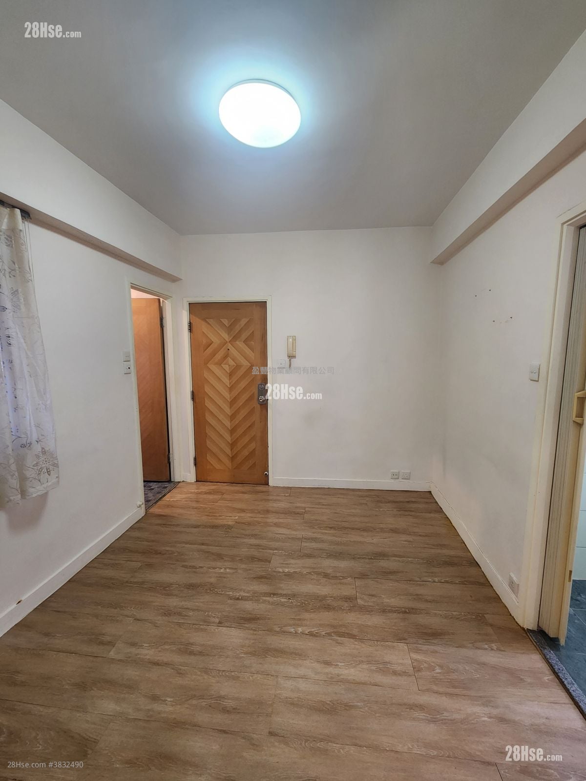 Hay Wah Building Rental 2 Bedrooms , 1 Bathroom 330 ft²