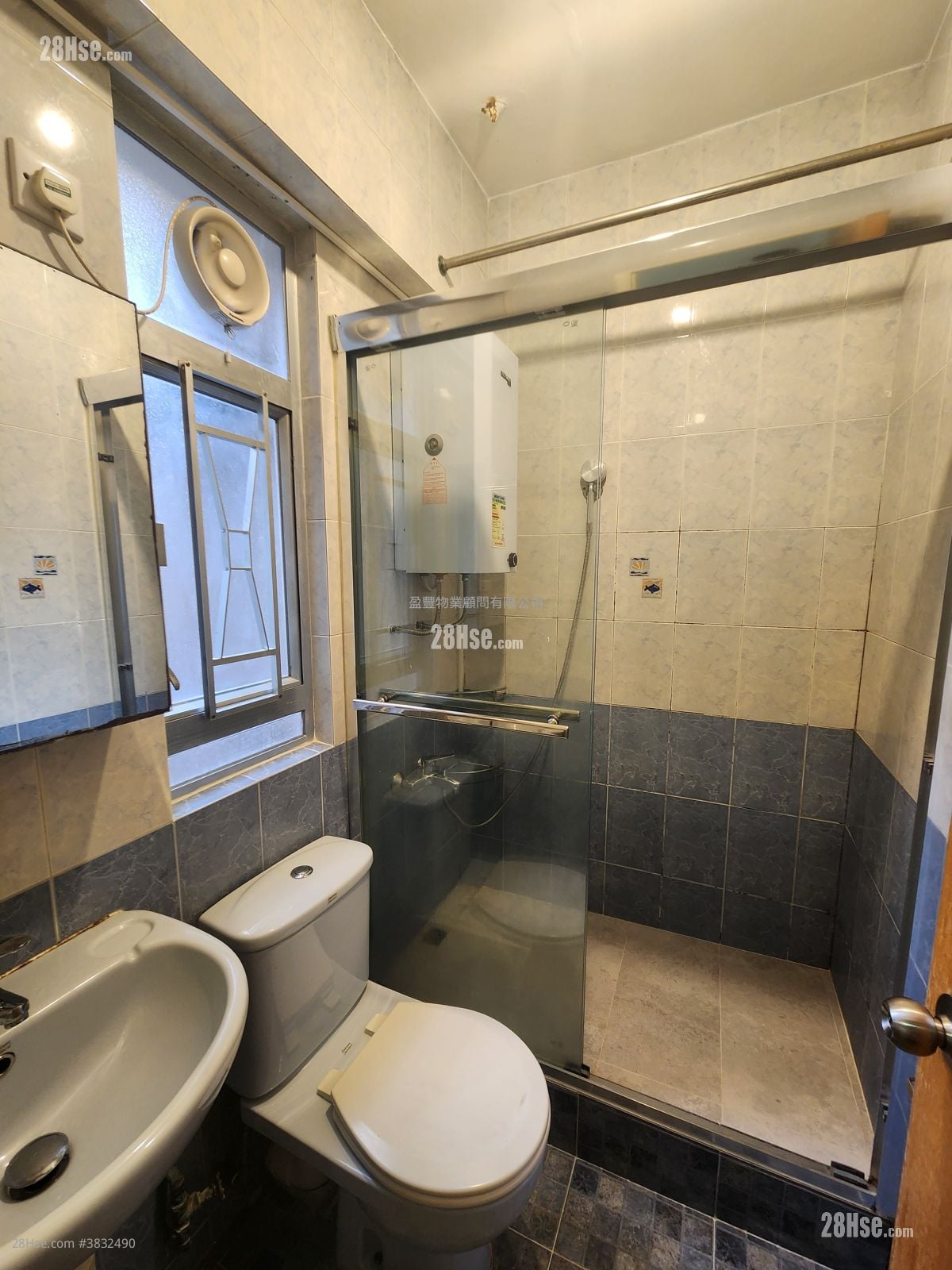 Hay Wah Building Rental 2 Bedrooms , 1 Bathroom 330 ft²