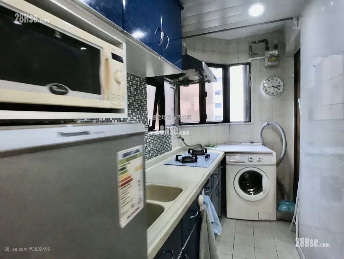 Lilian Court Rental 2 Bedrooms , 1 Bathroom 333 ft²