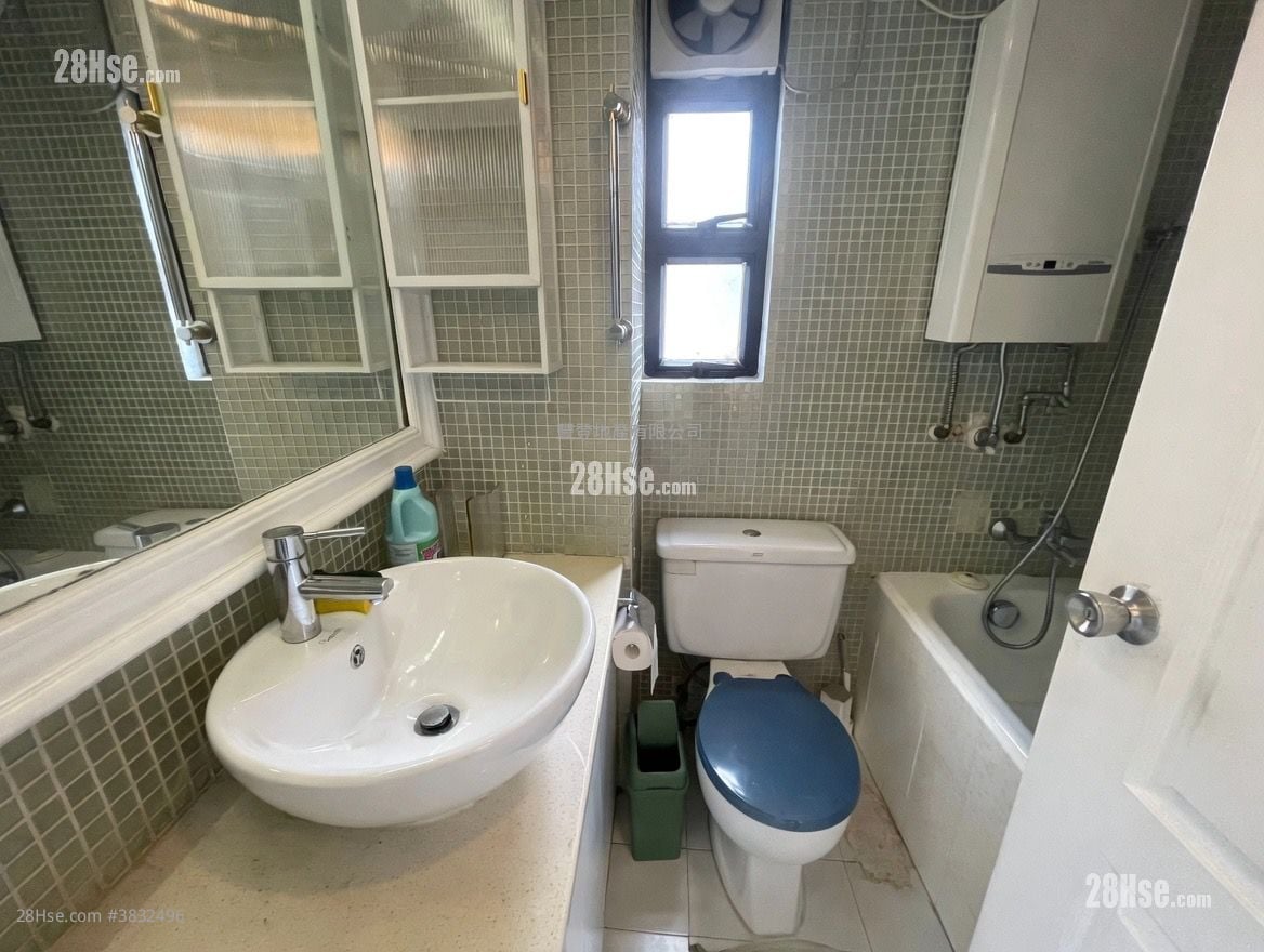 Lilian Court Rental 2 Bedrooms , 1 Bathroom 333 ft²