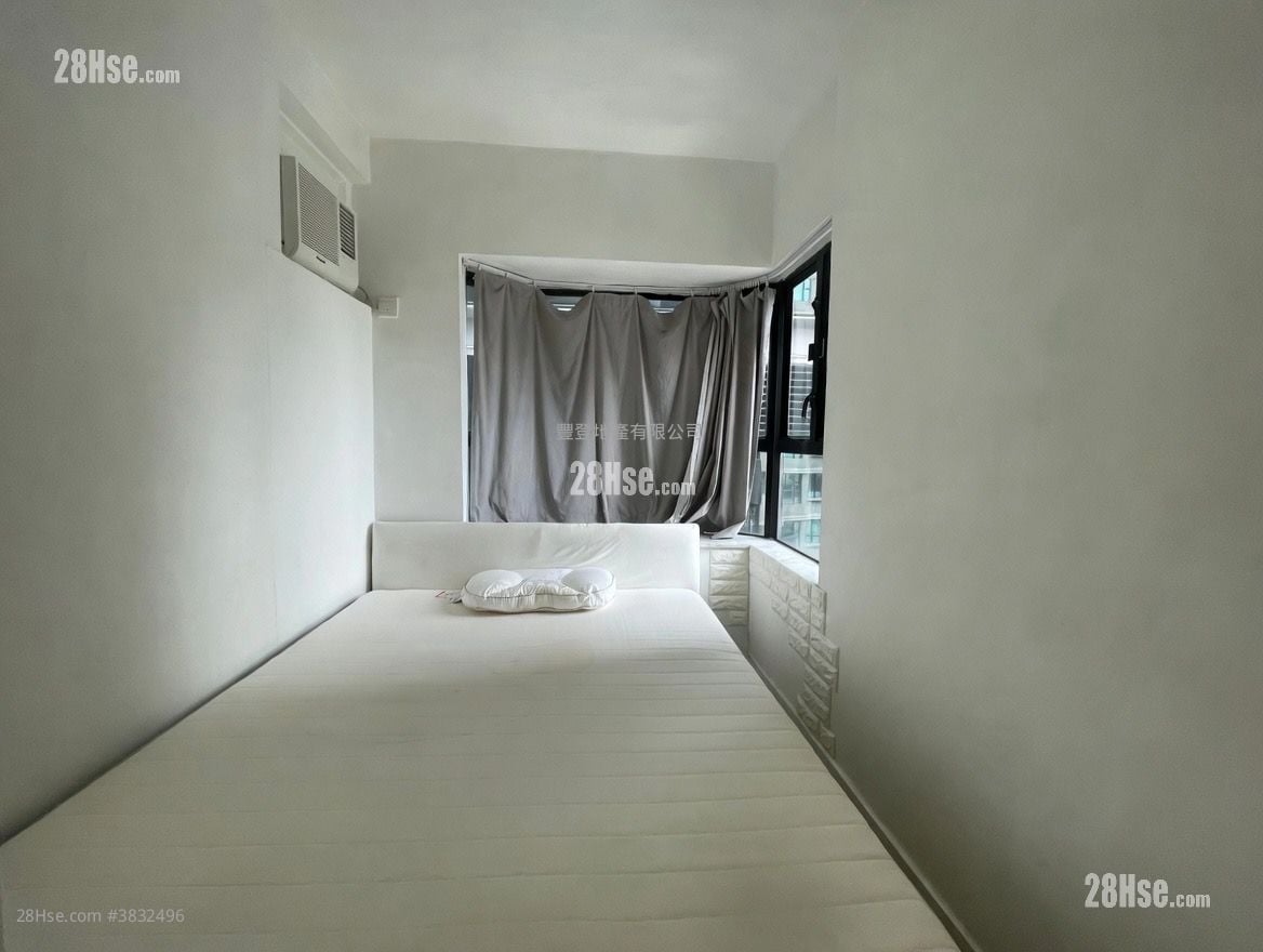 Lilian Court Rental 2 Bedrooms , 1 Bathroom 333 ft²