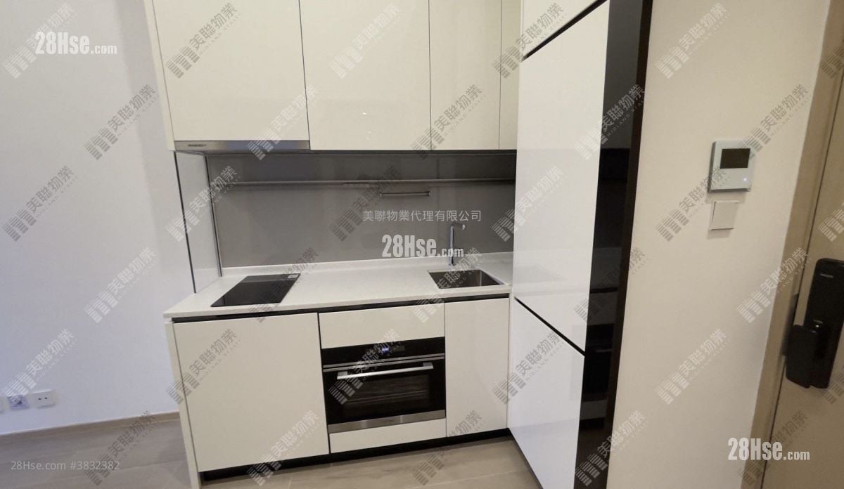 kitchen: Nexus Grand Sell 1 Bedroom , 1 Bathroom 274 ft²