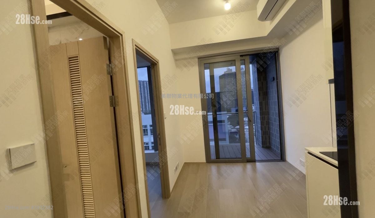 living room: Nexus Grand Sell 1 Bedroom , 1 Bathroom 274 ft²