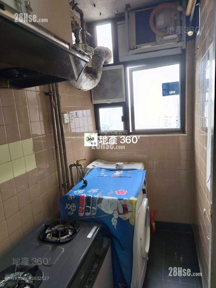 Yat Nga Court Sell 2 Bedrooms , 1 Bathroom 376 ft²