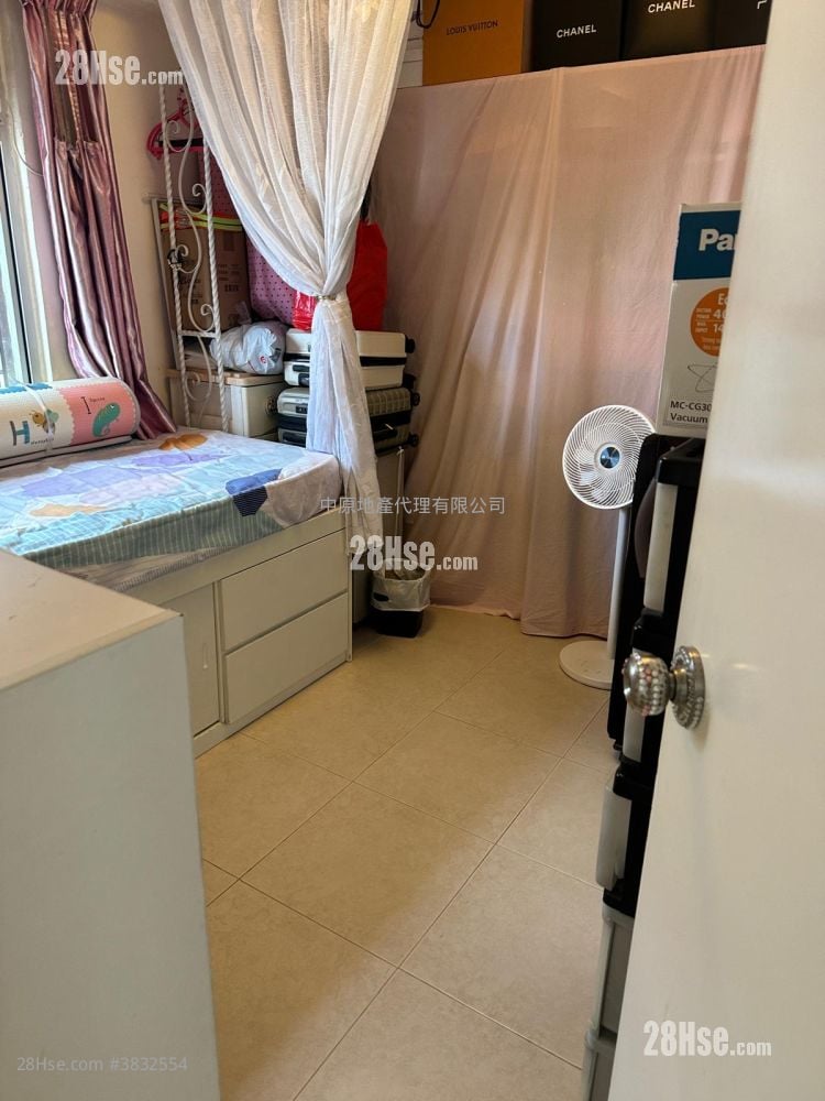 Mei Foo Sun Chuen Sell 3 Bedrooms , 2 Bathrooms 617 ft²