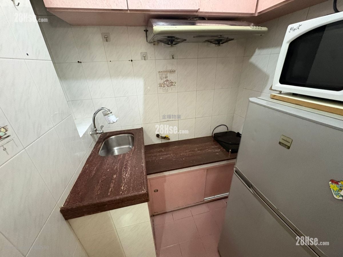 Tung Cheung Building Rental 3 Bedrooms , 1 Bathroom 354 ft²