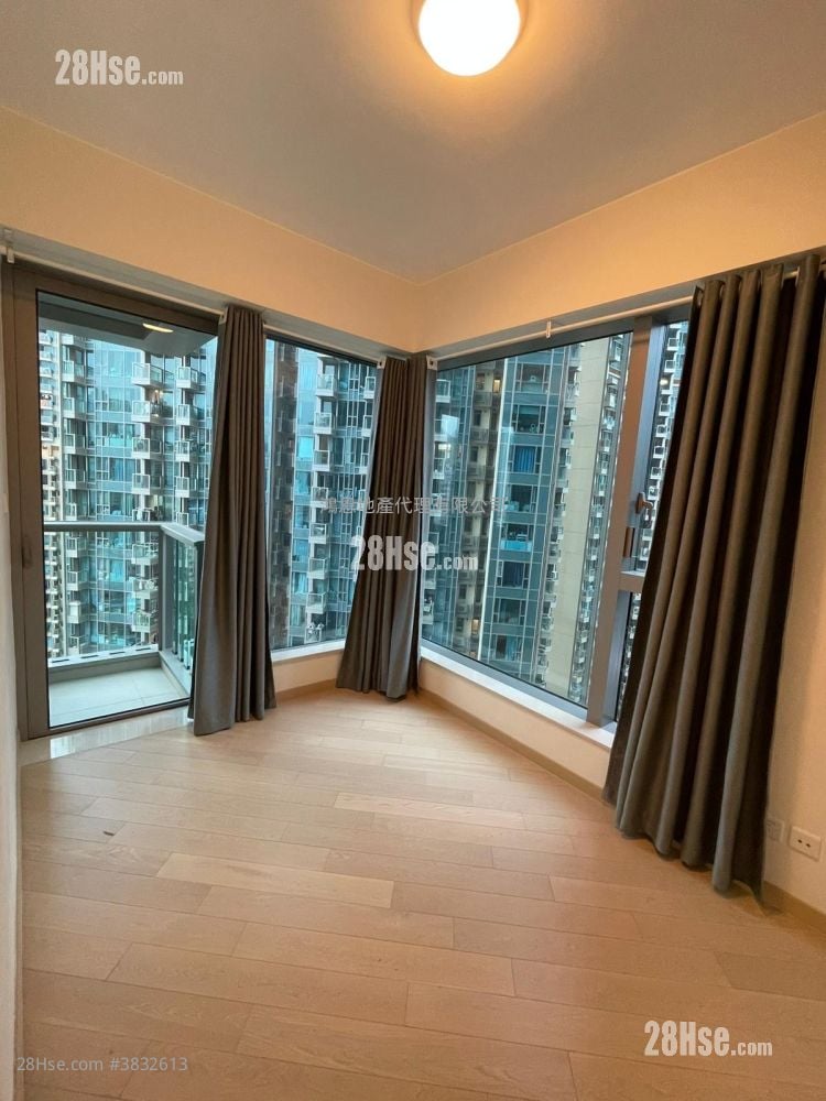 Grand Central Sell 2 Bedrooms , 1 Bathroom 543 ft²