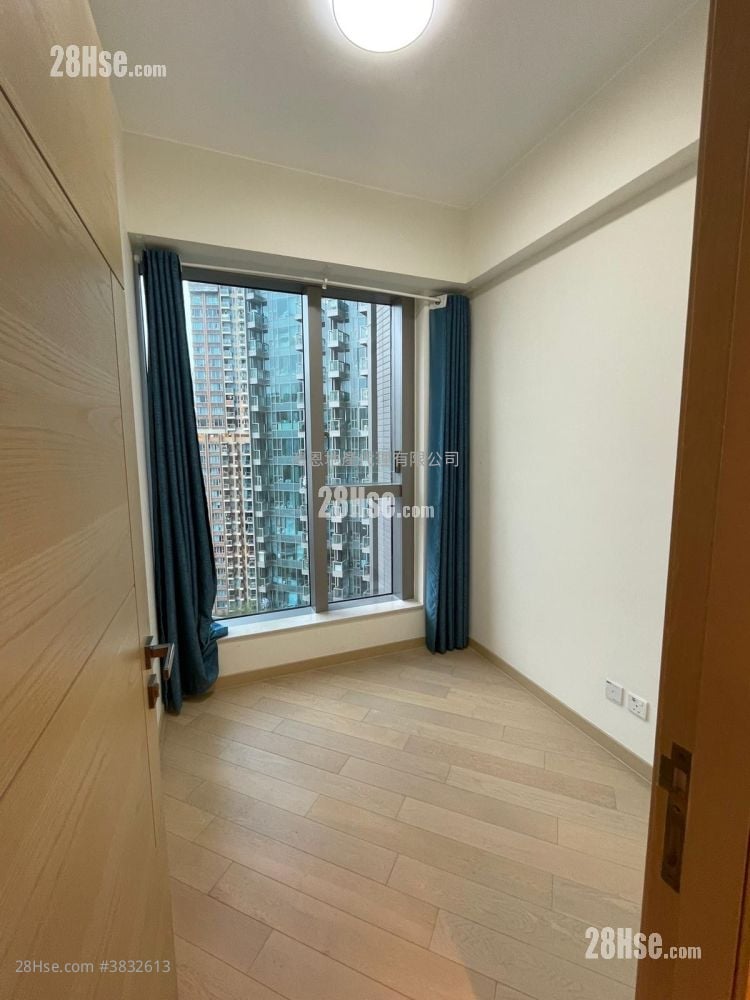 Grand Central Sell 2 Bedrooms , 1 Bathroom 543 ft²