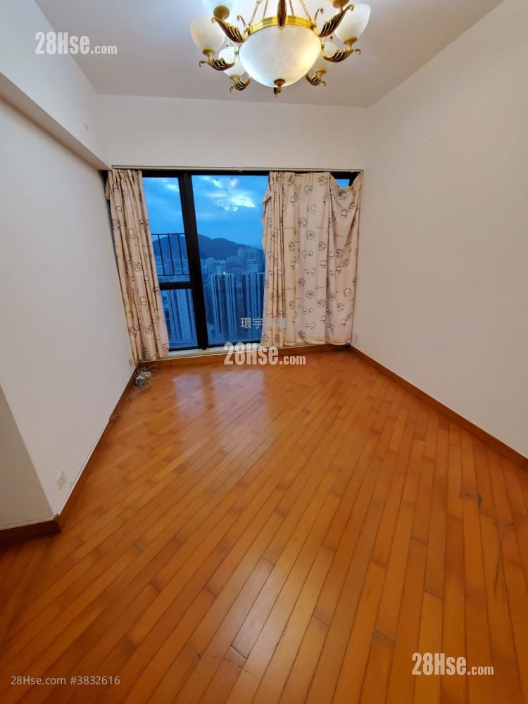 Chelsea Court Sell 3 Bedrooms , 2 Bathrooms 898 ft²