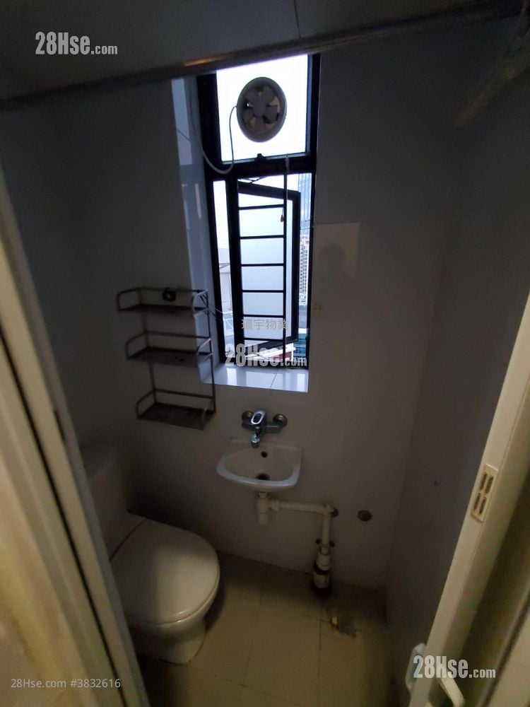Chelsea Court Sell 3 Bedrooms , 2 Bathrooms 898 ft²