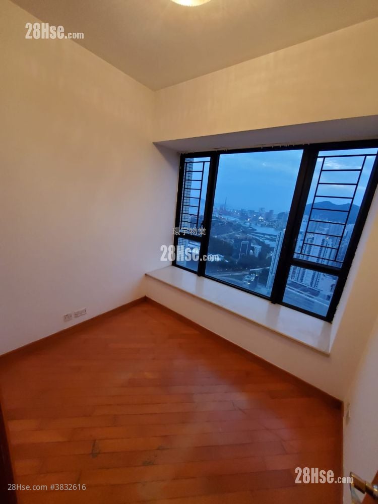 Chelsea Court Sell 3 Bedrooms , 2 Bathrooms 898 ft²