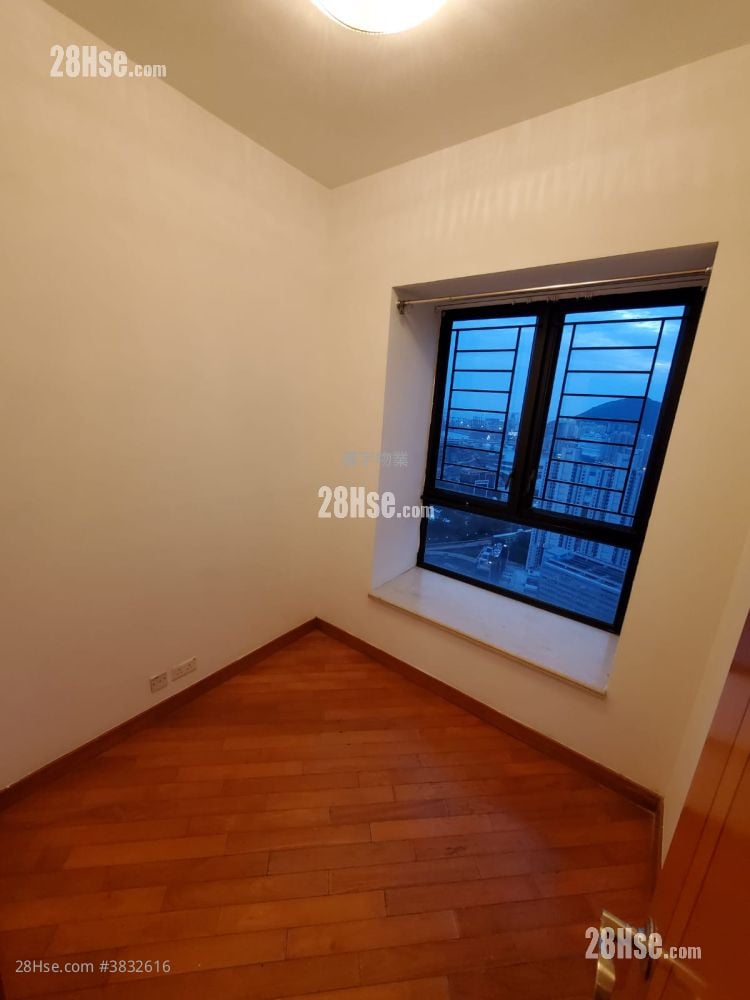 Chelsea Court Sell 3 Bedrooms , 2 Bathrooms 898 ft²