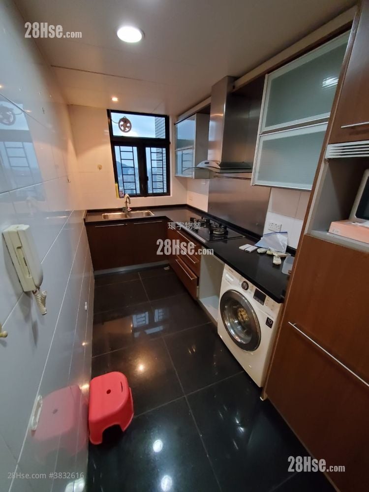 Chelsea Court Sell 3 Bedrooms , 2 Bathrooms 898 ft²