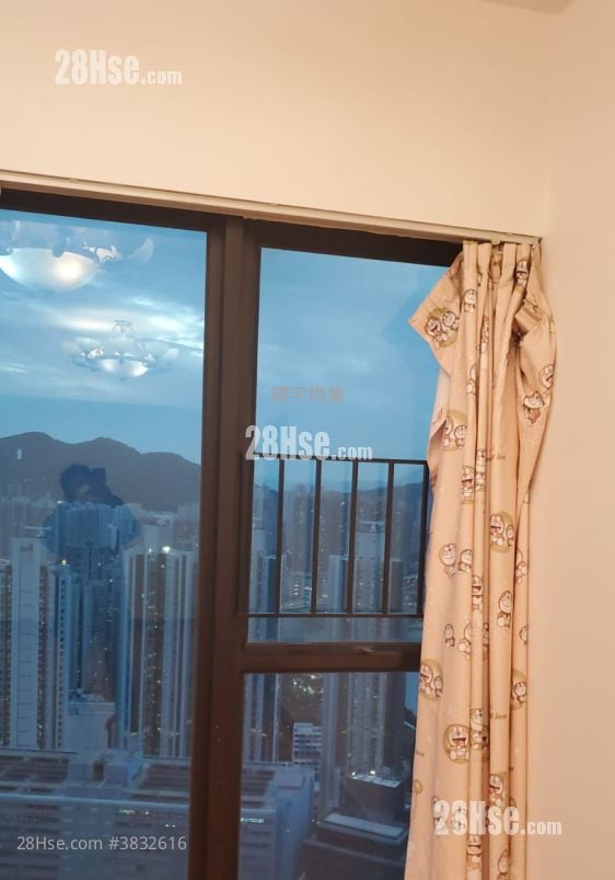 Chelsea Court Sell 3 Bedrooms , 2 Bathrooms 898 ft²