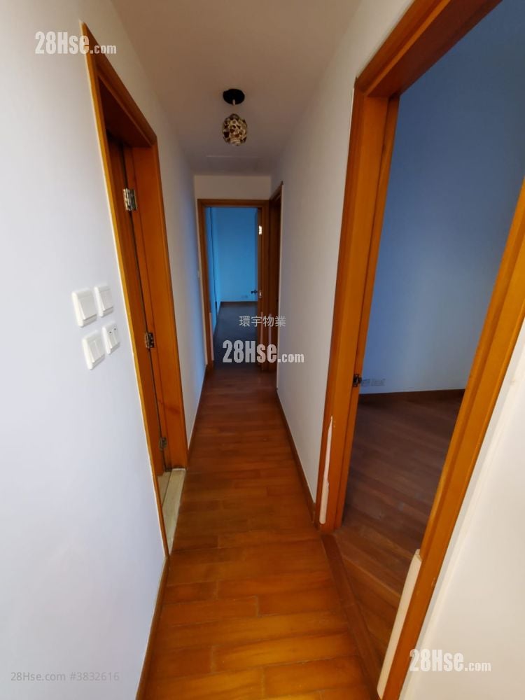 Chelsea Court Sell 3 Bedrooms , 2 Bathrooms 898 ft²